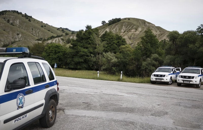 Στήνουν μπλόκα στις Πρέσπες: Επί ποδός η αστυνομία κλείνει την πρόσβαση σε λεωφορεία και Μακεδόνες διαδηλωτές